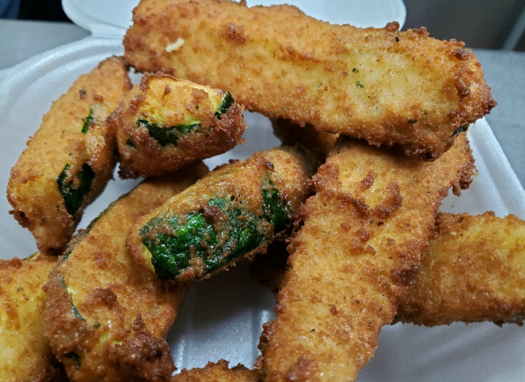 Order Fried Zucchini food online from Hot Wings Cafe store, Pasadena on bringmethat.com