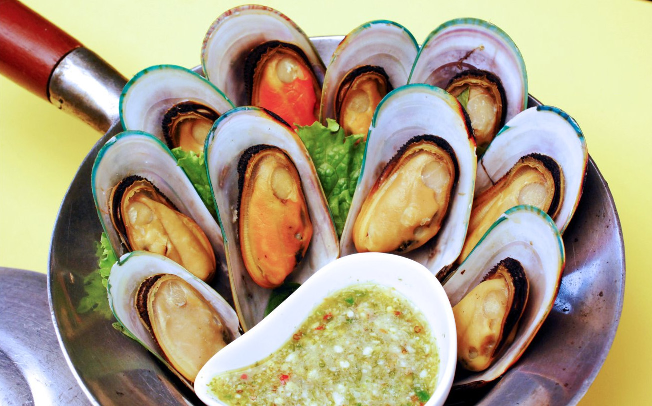 Order 8. Steamed Mussels food online from Thai Bamboo store, Northridge on bringmethat.com