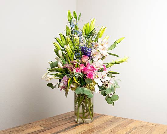 Order Deluxe Arrangement in a Vase food online from @Flowers Northeast El Paso store, El Paso on bringmethat.com