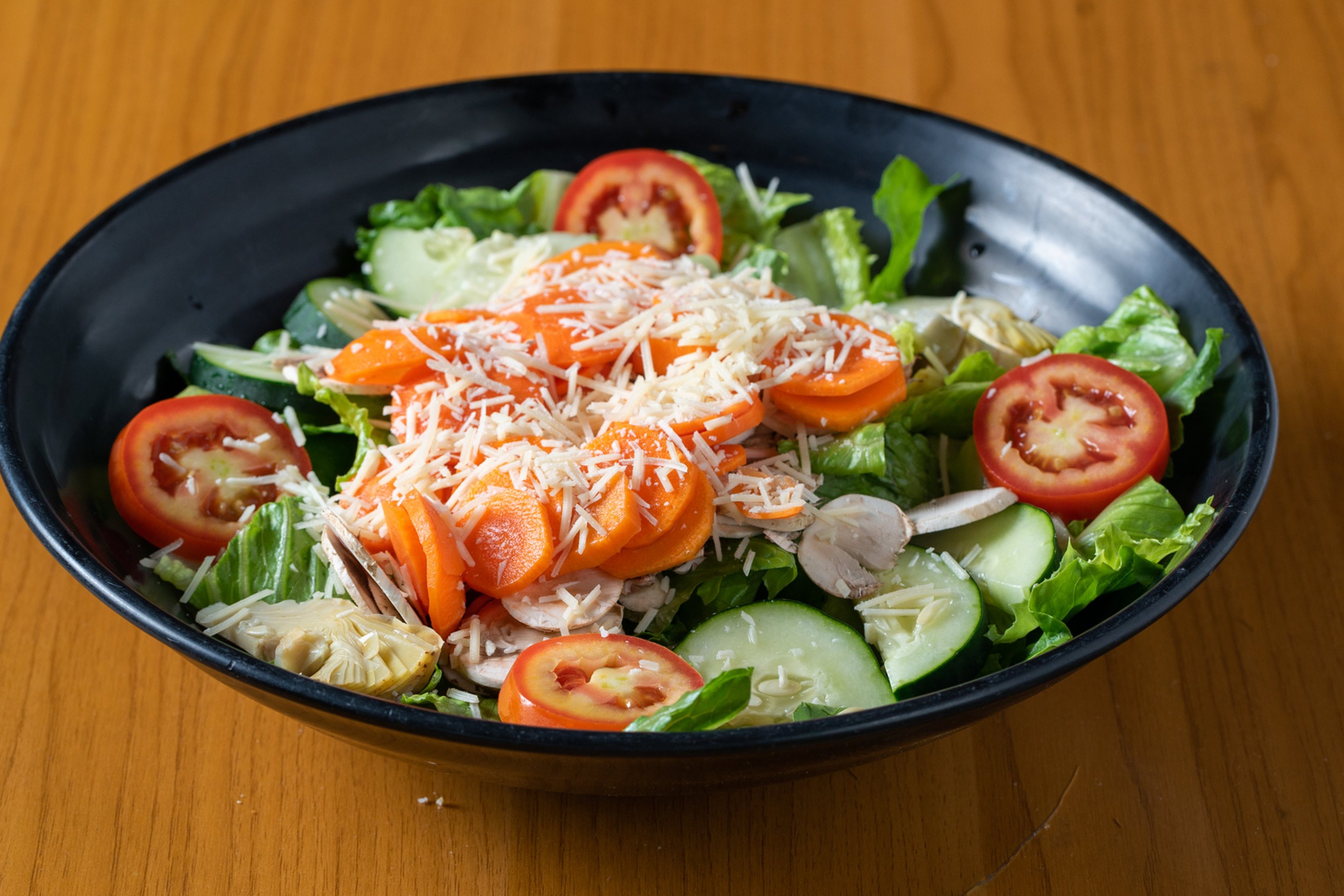Order Fresh Garden Salad food online from Amante Gourmet Pizza store, Chapel Hill on bringmethat.com