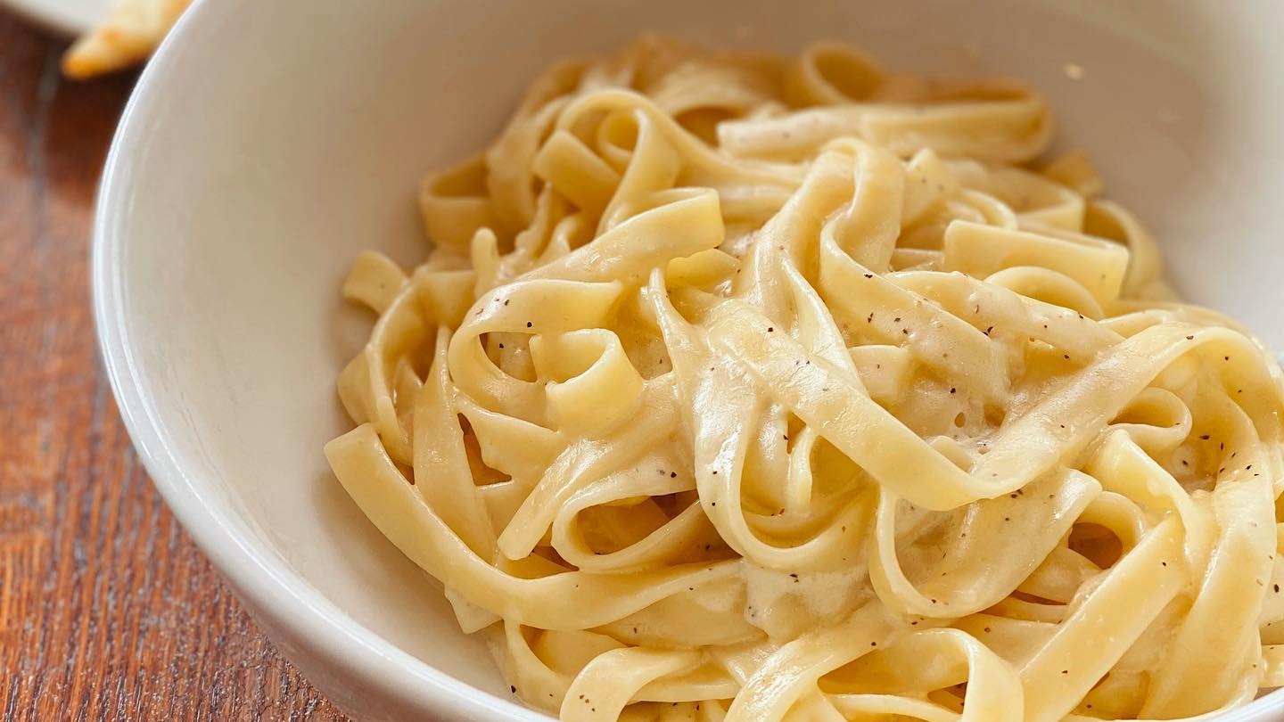 Order Fettuccine Alfredo food online from Angelico Pizzeria and Cafe store, Washington on bringmethat.com