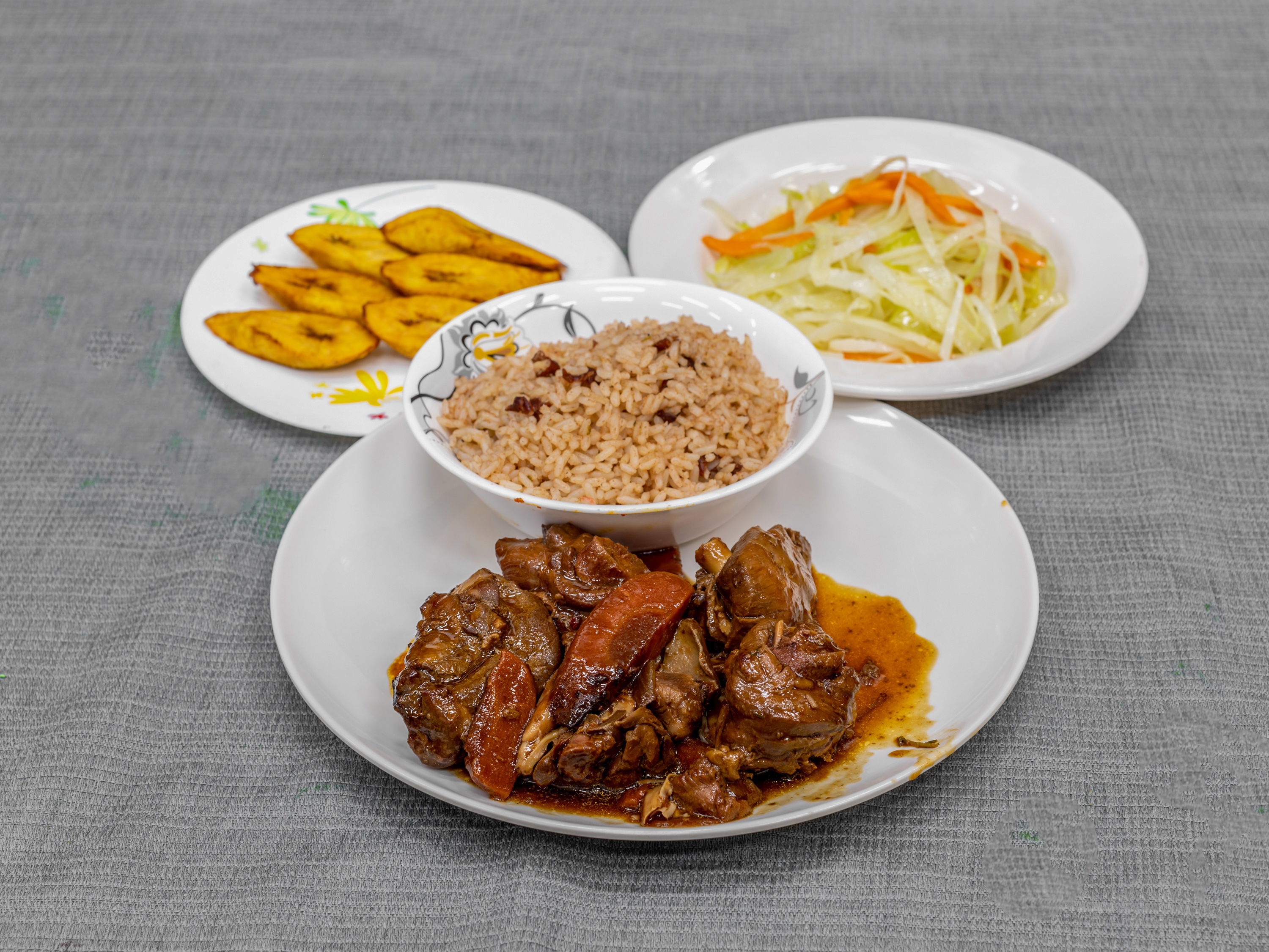 Order Stew Chicken food online from Caggy Hotspot Restaurant store, Yonkers on bringmethat.com