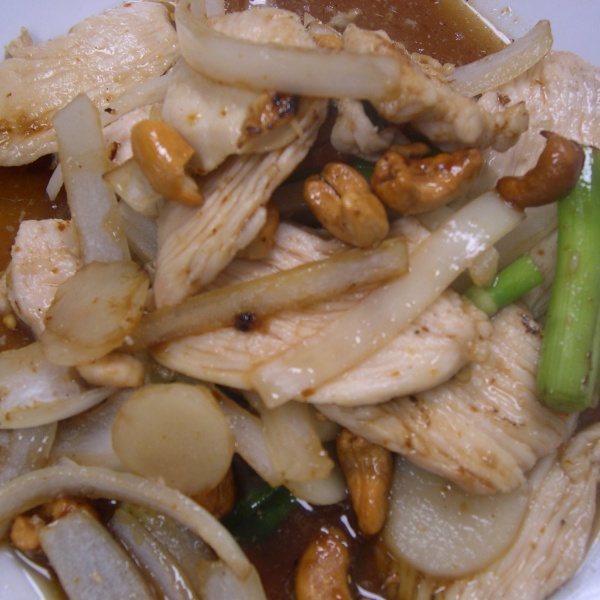 Order 28. Cashew Chicken  food online from My Thai Place Restaurant store, Brambleton on bringmethat.com