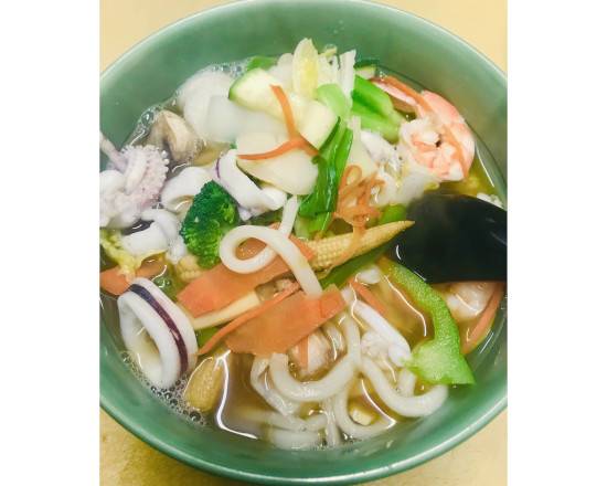 Order Spicy Seafood Noodle food online from Sakura Sushi & Thai Cuisine store, New York on bringmethat.com