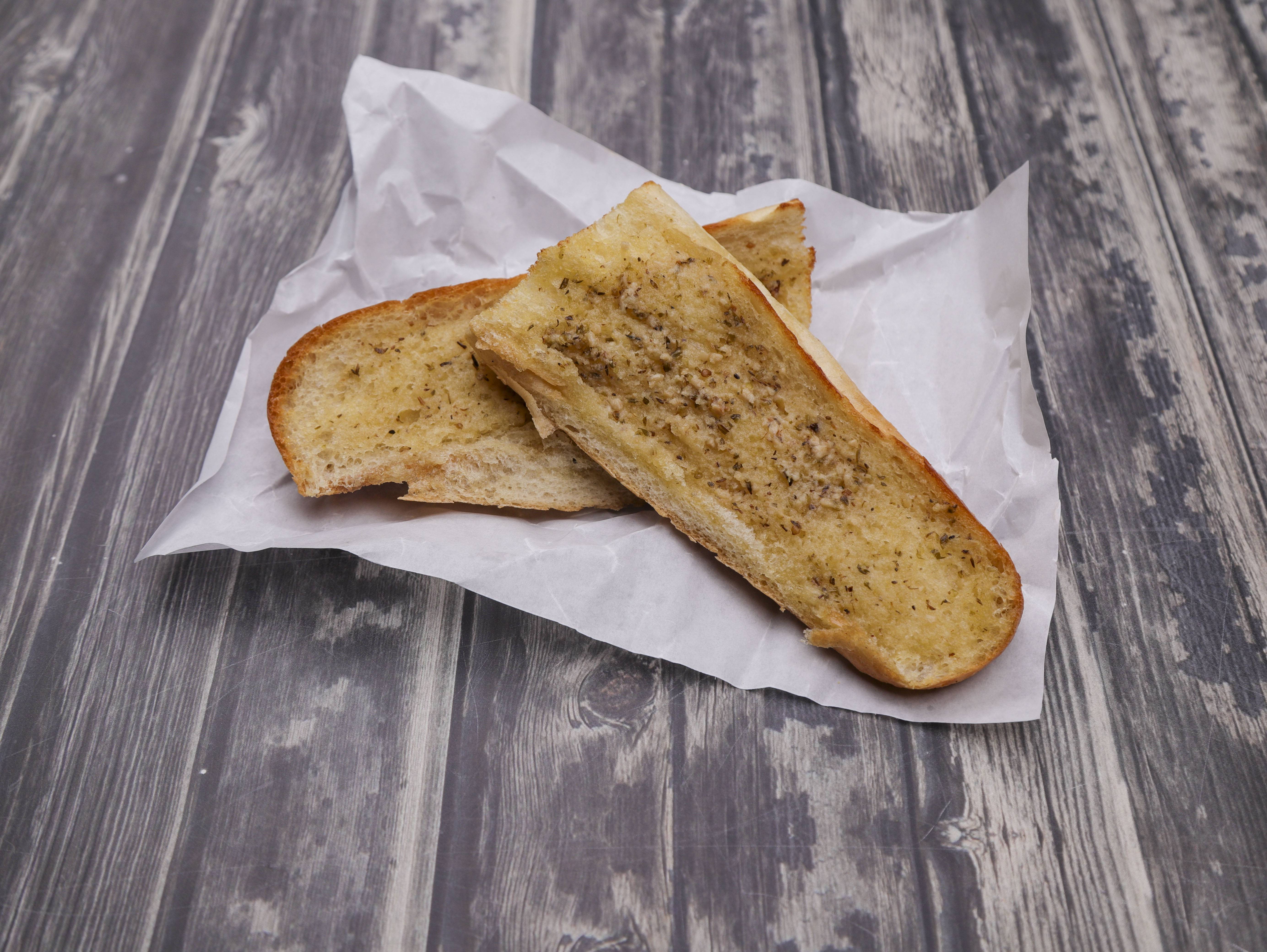 Order Garlic Bread food online from Prides Deli and Pizzeria store, Beverly on bringmethat.com