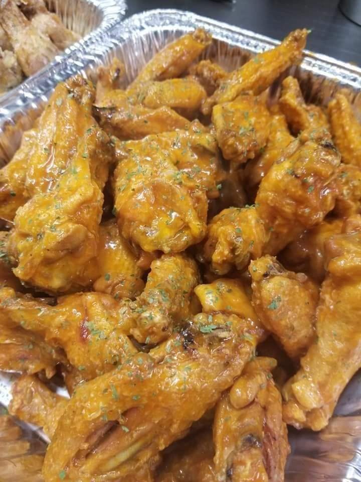 Order Jumbo Wings - 10 Pieces food online from Buffalo House store, Philadelphia on bringmethat.com