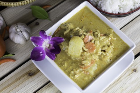Order 58. Yellow Curry food online from Thai Rama store, Phoenix on bringmethat.com