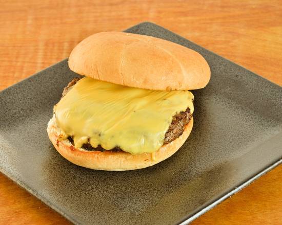Order Cheeseburger: Beef patty, Lettuce, Tomatoes, onion, mayo, cheese  food online from Burnie Deli On Main store, Aliquippa on bringmethat.com