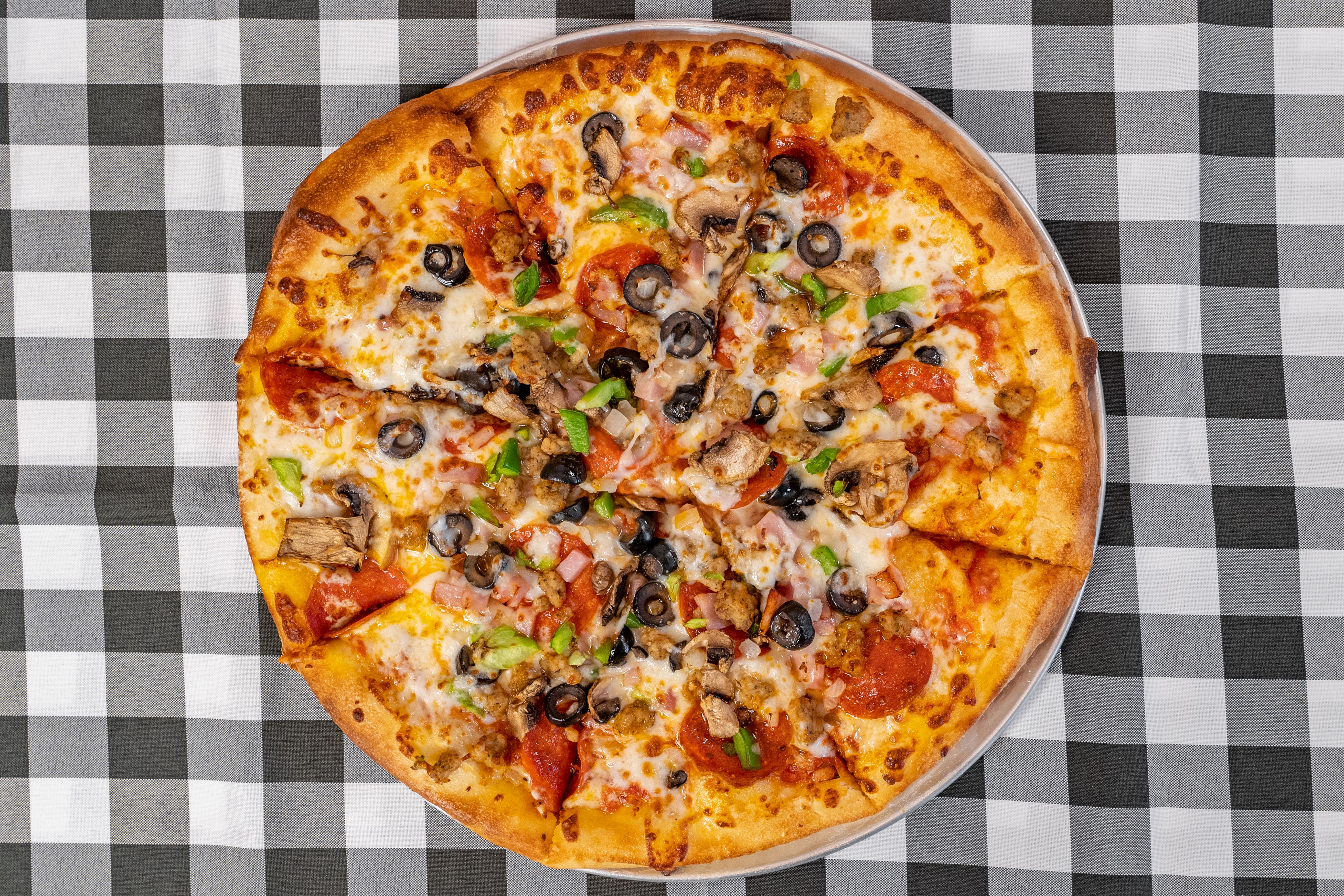 Order Super Supreme Pizza - Medium food online from Bella's Pizzeria store, Moore on bringmethat.com