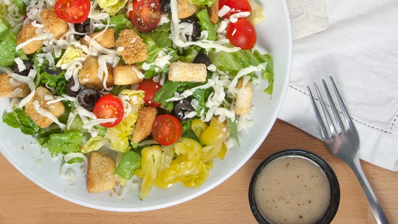 Order House Salad food online from D6 Pizza store, Hesperia on bringmethat.com