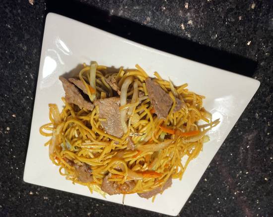 Order Beef Lo Mein food online from Red Door Chinese Eatery store, St. Louis on bringmethat.com