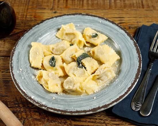 Order Meat Ravioli with Sauce  food online from Italian Homemade Company store, San Francisco on bringmethat.com