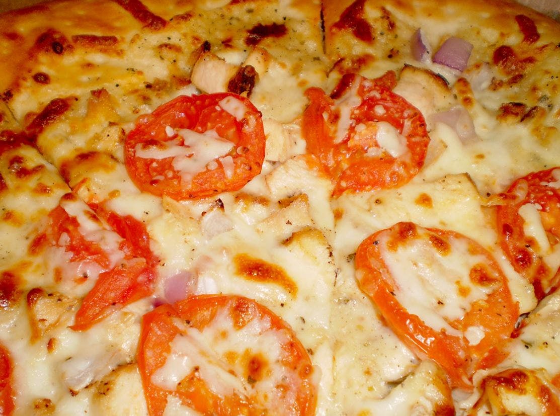 Order Chicken & Tomato Pizza - Personal 12'' food online from Lunetta pizza store, New York on bringmethat.com
