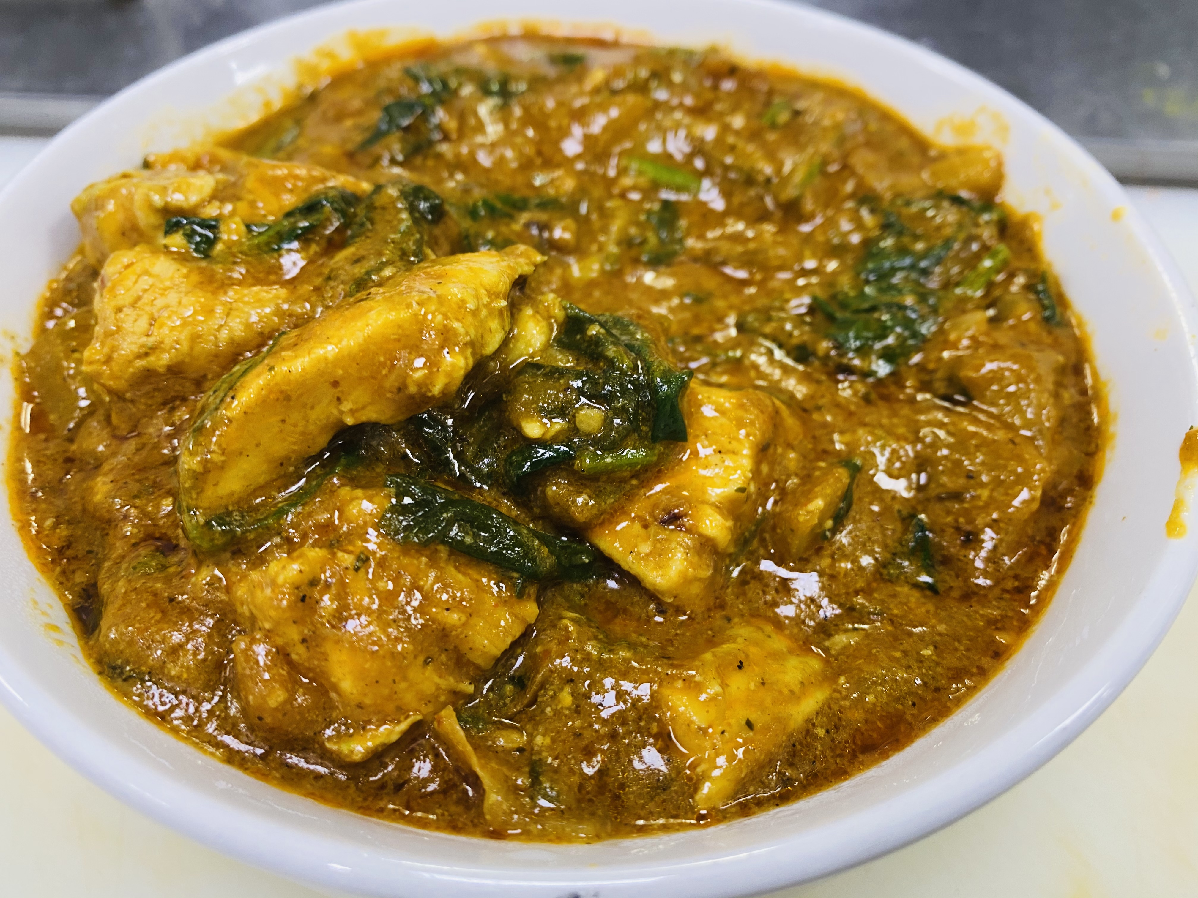 Order Spinach Chicken Curry food online from Wok Mandu store, Ypsilanti on bringmethat.com
