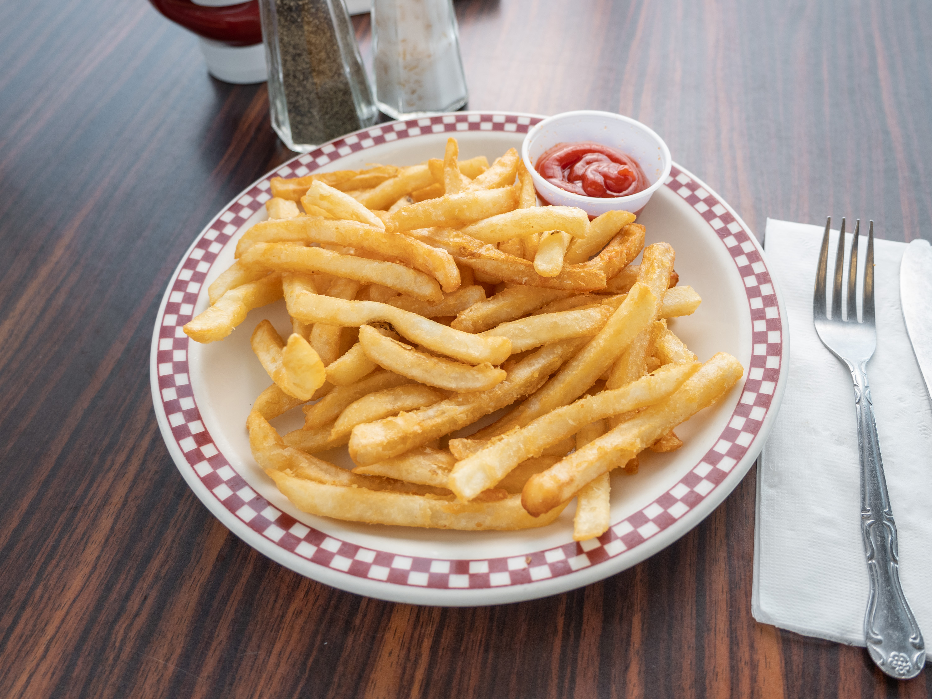 Order Fries food online from Hollywood Cafe & Sports Bar store, Woodbury Heights on bringmethat.com