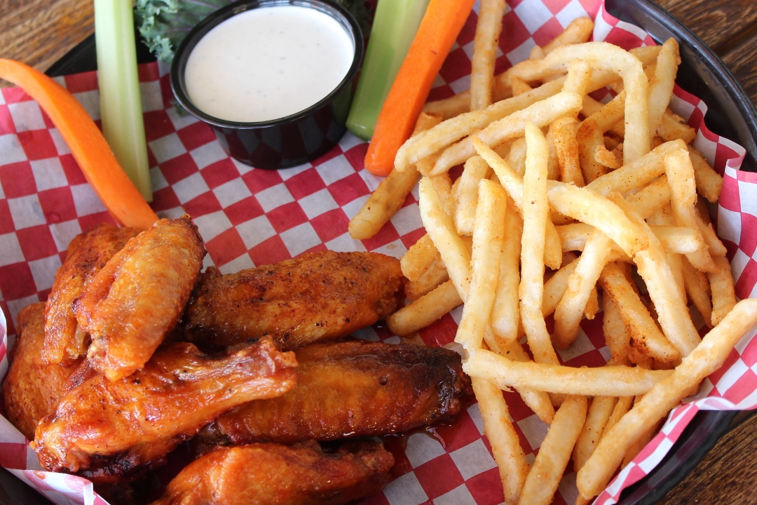 Order Chicken Wings food online from Big Dog's Brewing Company store, Las Vegas on bringmethat.com