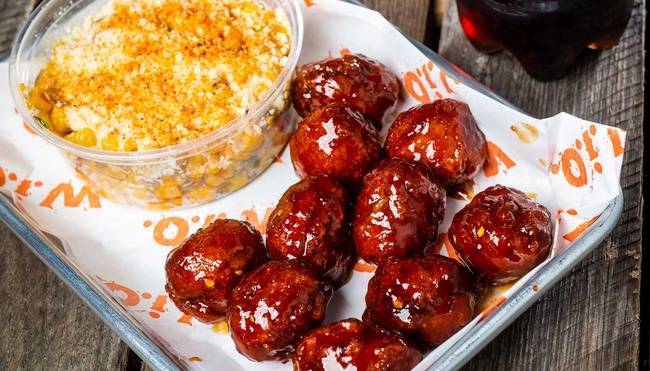 Order 10 pc Nuggz - Sauce 'Em Slaw/Corn Combo food online from Wing It On store, New Britain on bringmethat.com