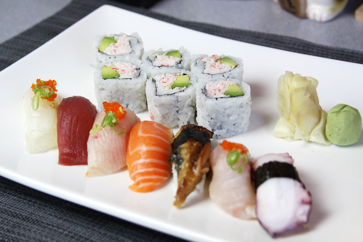 Order Sushi Combination B food online from Kippu Japanese Cuisine store, San Francisco on bringmethat.com