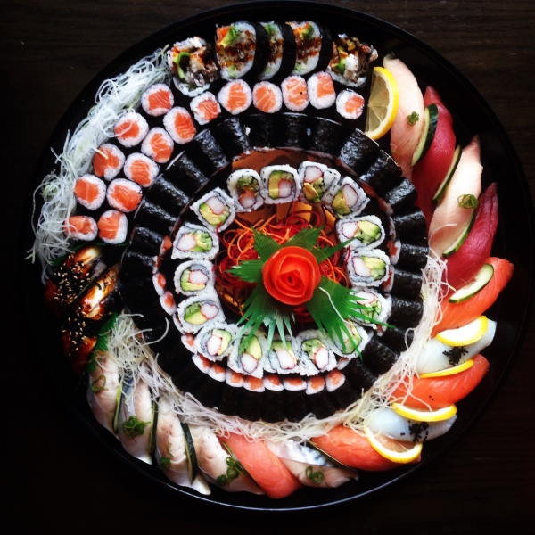 Order Large Maki Tray: Your choice of 8 rolls food online from Rock wrap & roll store, Chicago on bringmethat.com