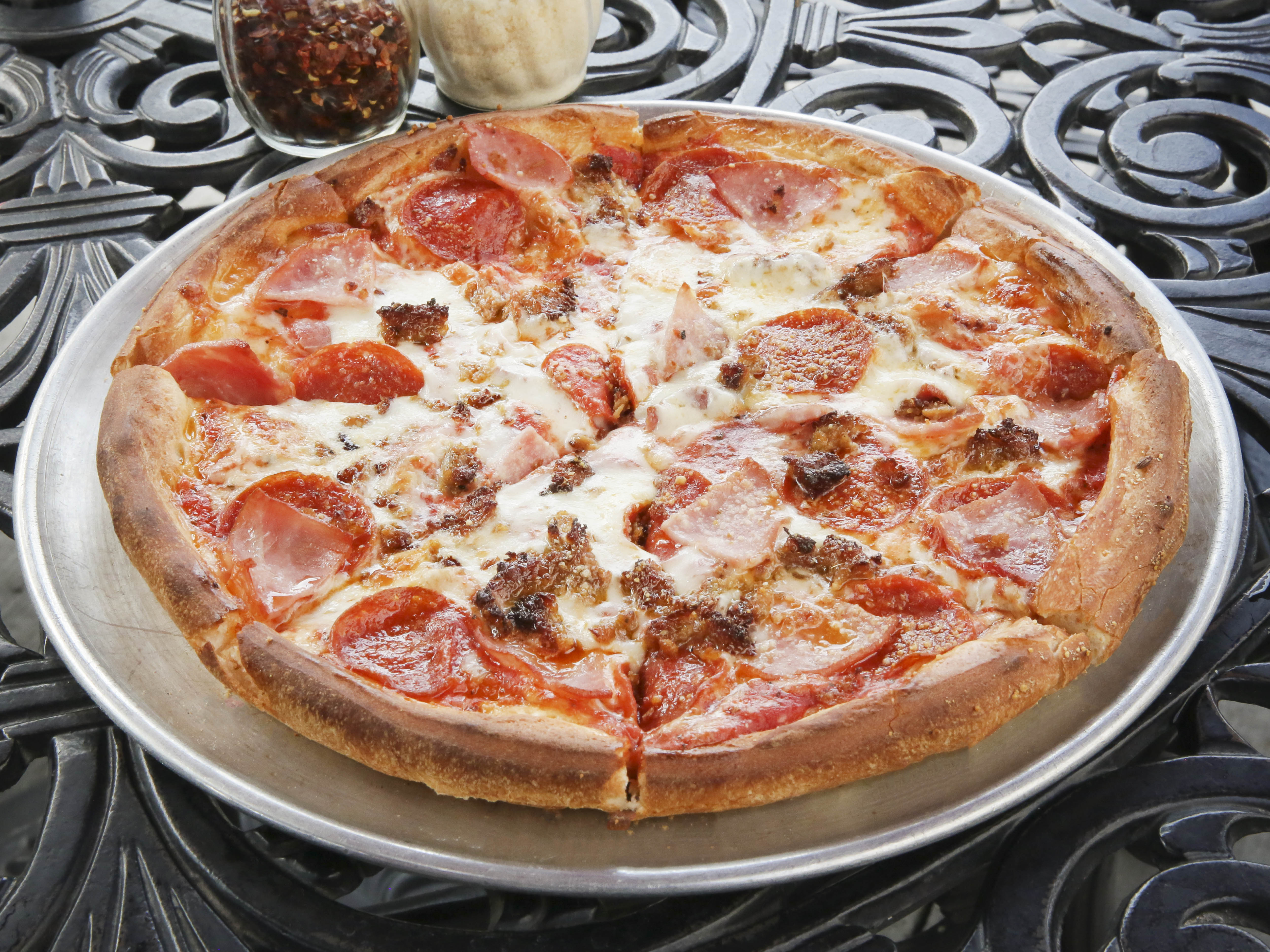 Order Meat Works Pizza food online from Echo Tap and Grill store, Madison on bringmethat.com