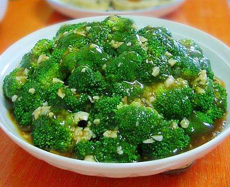 Order Broccoli w. Oyster Sauce food online from Spice Workshop store, Centereach on bringmethat.com