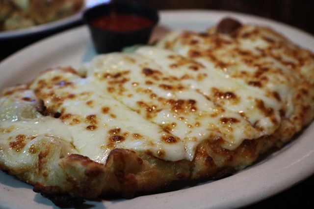 Order Cheesy Bread food online from Leonore Restaurant store, Roanoke on bringmethat.com