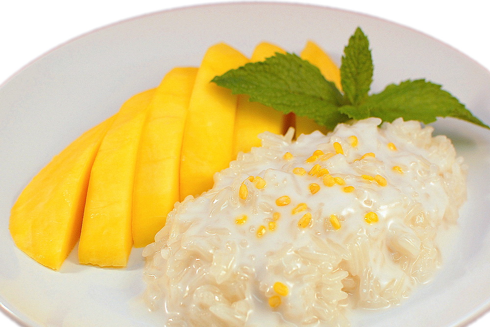 Order Mango with Sweet Sticky Rice food online from Aura Thai store, Long Beach on bringmethat.com