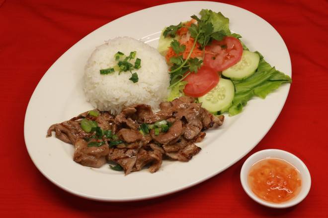 Order R2. Cơm Bò Nướng - Grilled Beef Rice Plate food online from Pho Khang store, Centennial on bringmethat.com