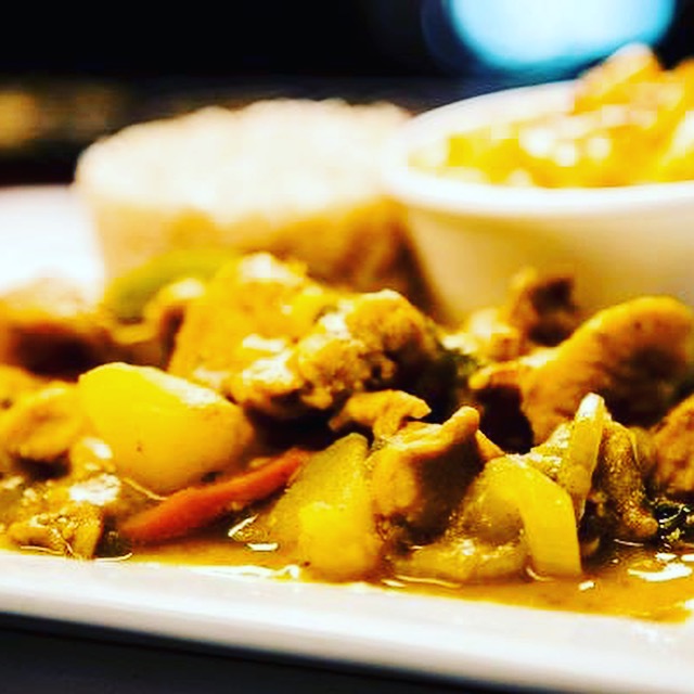 Order Curry Chicken food online from Spice Island Grill store, Colorado Springs on bringmethat.com