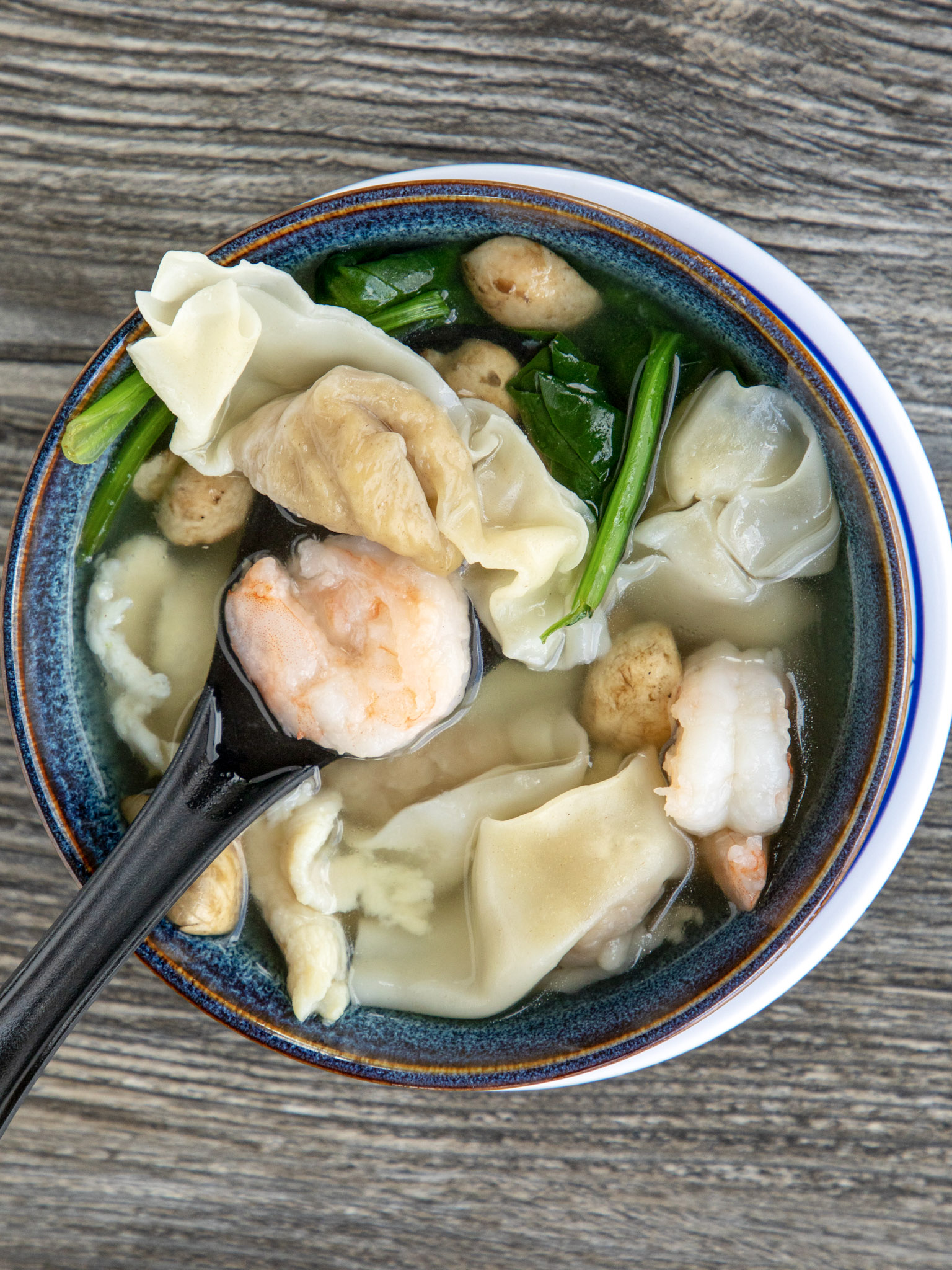 Order Wor Wonton Soup (Chicken and Shrimp) food online from California Wok store, Encino on bringmethat.com