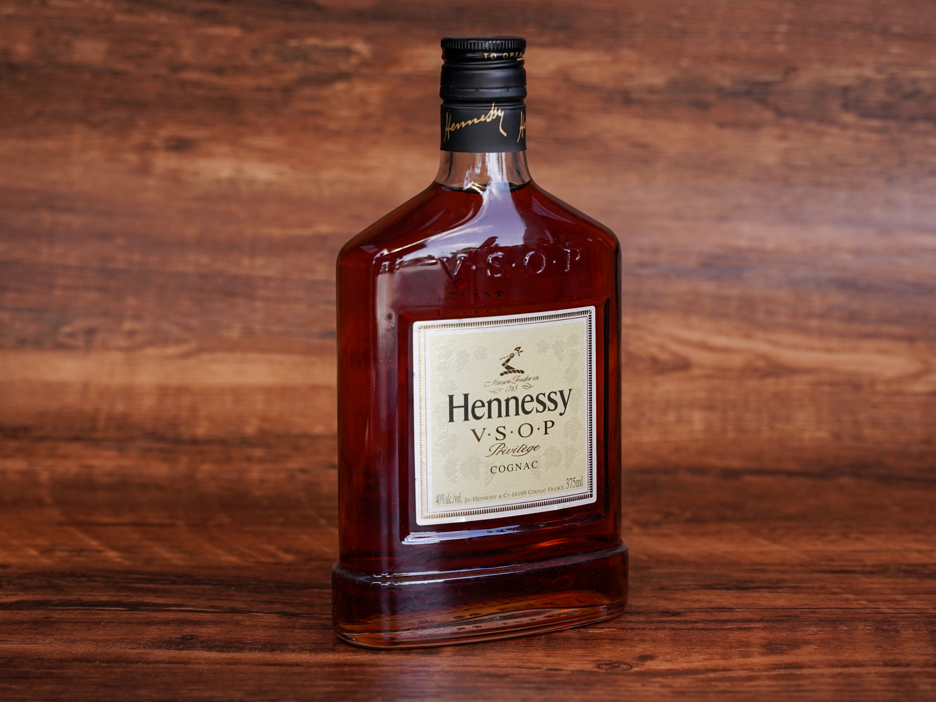 Order Hennessy VSOP, 375 ml. Cognac (40.0% ABV) food online from Jay Vee Liquors store, El Cerrito on bringmethat.com