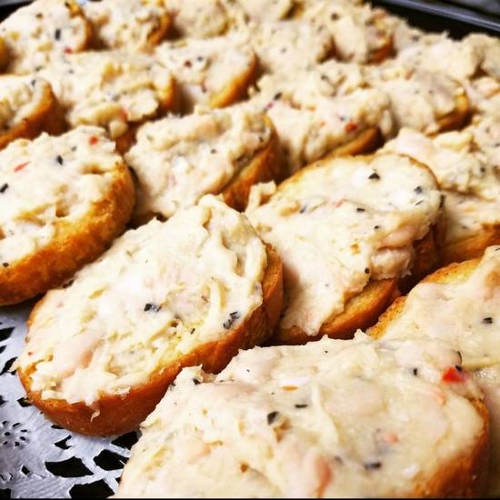 Order Tuscan White Bean Crostini food online from Amighetti Late Night store, St. Louis on bringmethat.com
