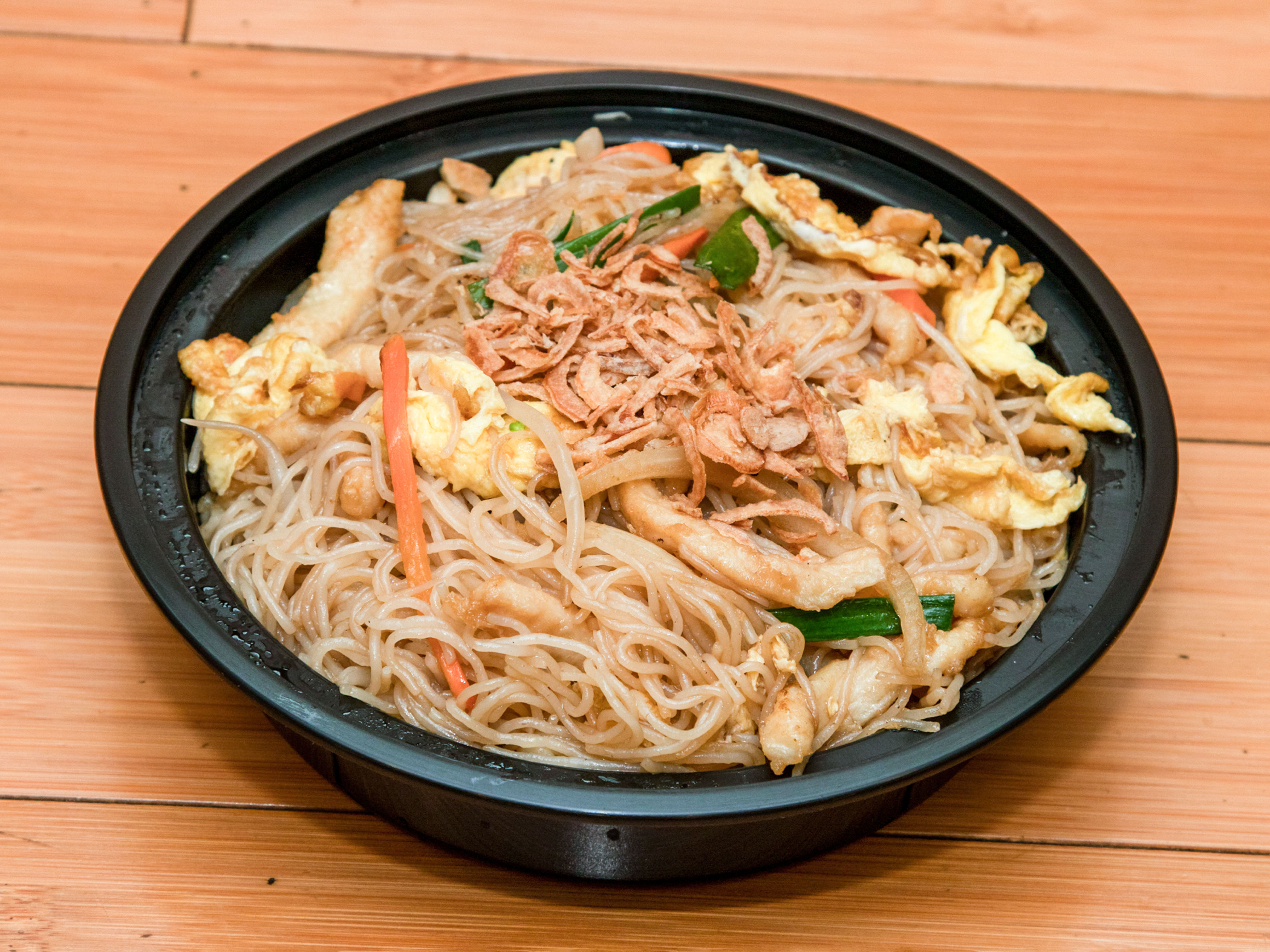 Order Indo Noodles with Chicken food online from New Dynasty Chinese Restaurant store, Washington on bringmethat.com