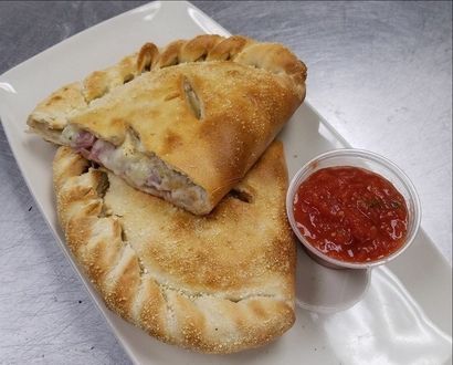 Order Calzone food online from Fratelli Towne Tavern store, New Cumberland on bringmethat.com