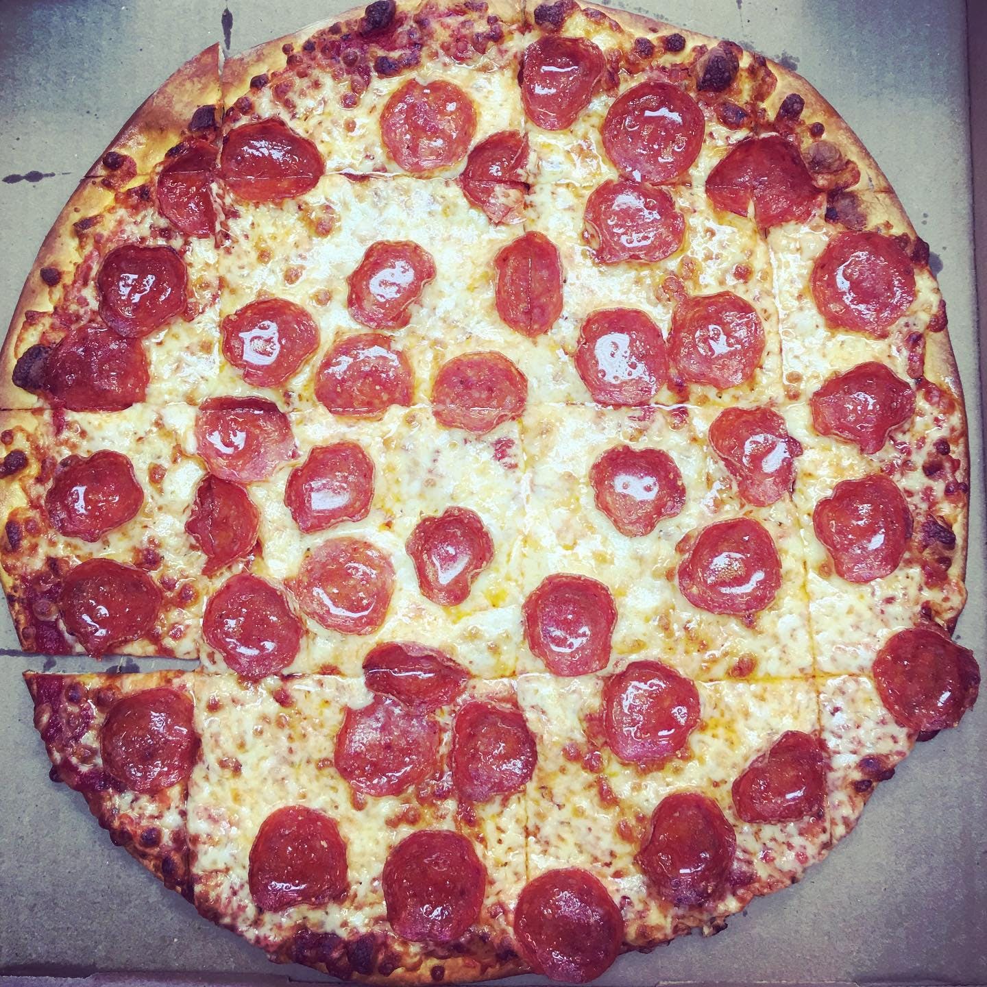 Order Thin & Crispy Cheese Pizza - 12" food online from Big City Pizza - Lexington store, Lexington on bringmethat.com
