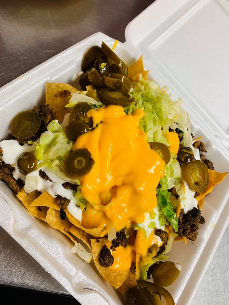 Order Nachos Supreme  food online from Tamaleria And Restaurant Isabel store, North Chicago on bringmethat.com
