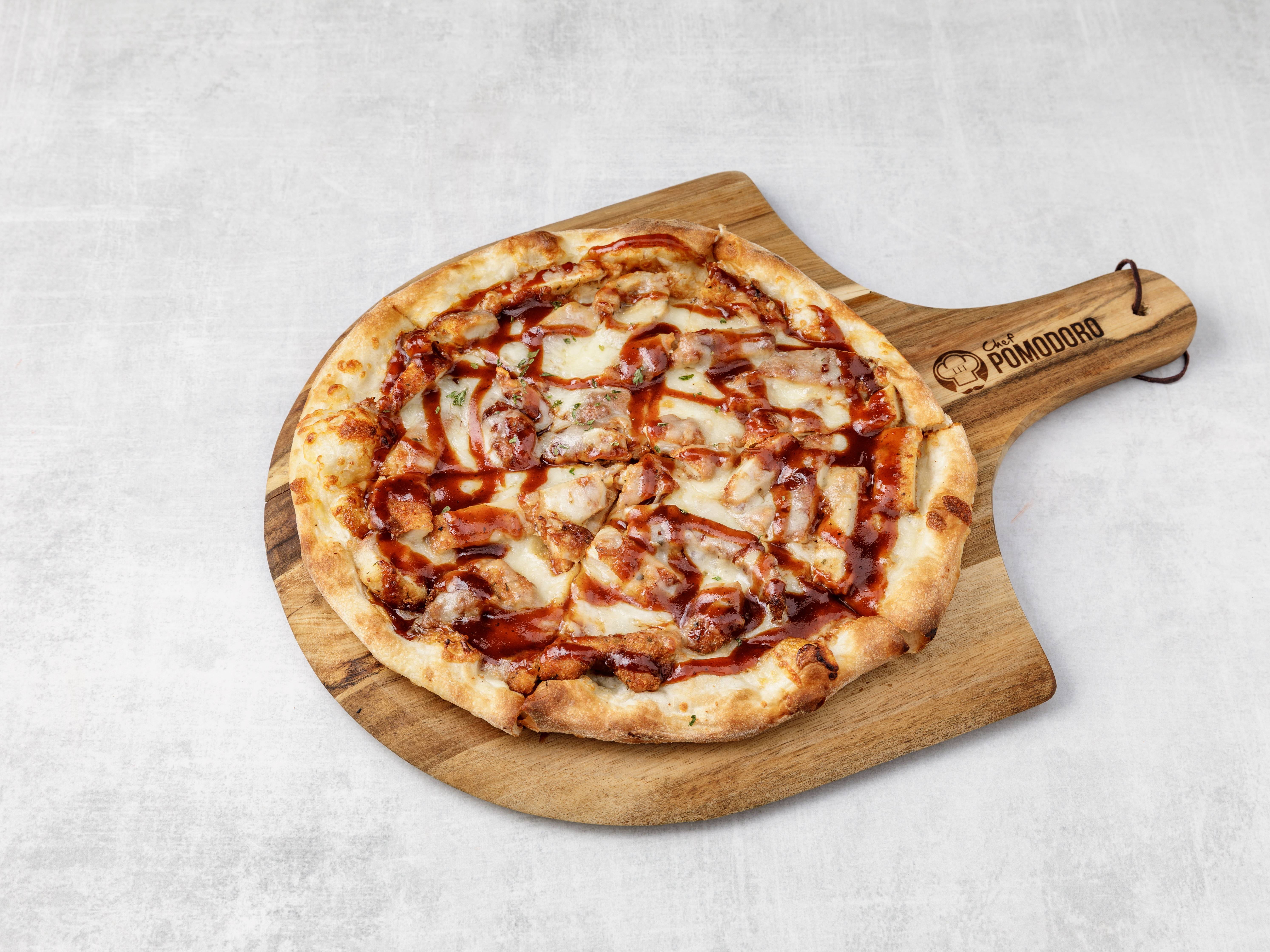 Order 2. Barbecue Chicken Pizza food online from Gicarli's store, City Of Orange on bringmethat.com
