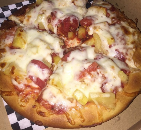 Order The Hawaiian Pizza food online from Numero Uno Pizza store, Los Angeles on bringmethat.com