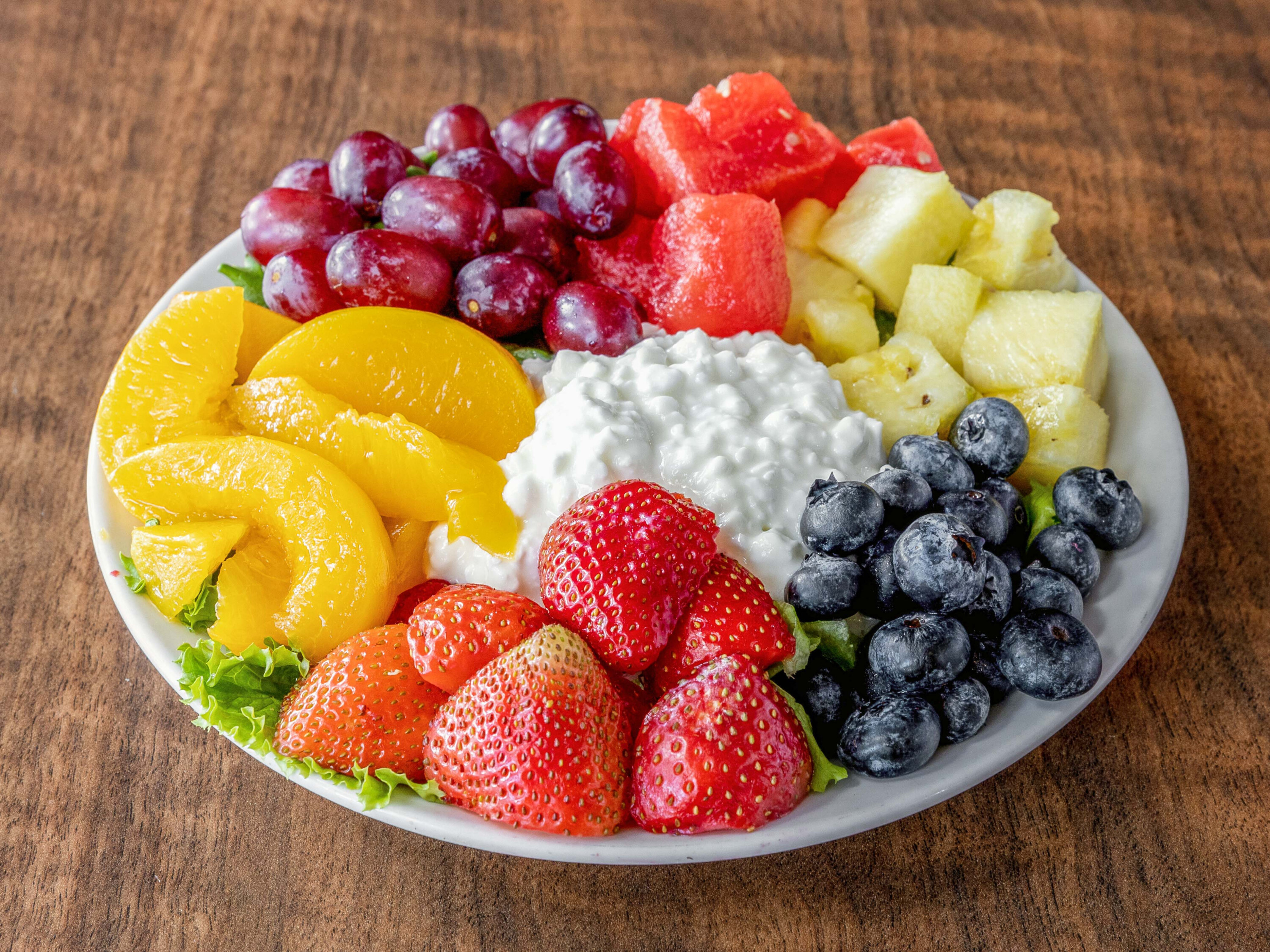 Order Fresh Fruit & Cottage Cheese Plate food online from Main Street Cafe store, San Angelo on bringmethat.com