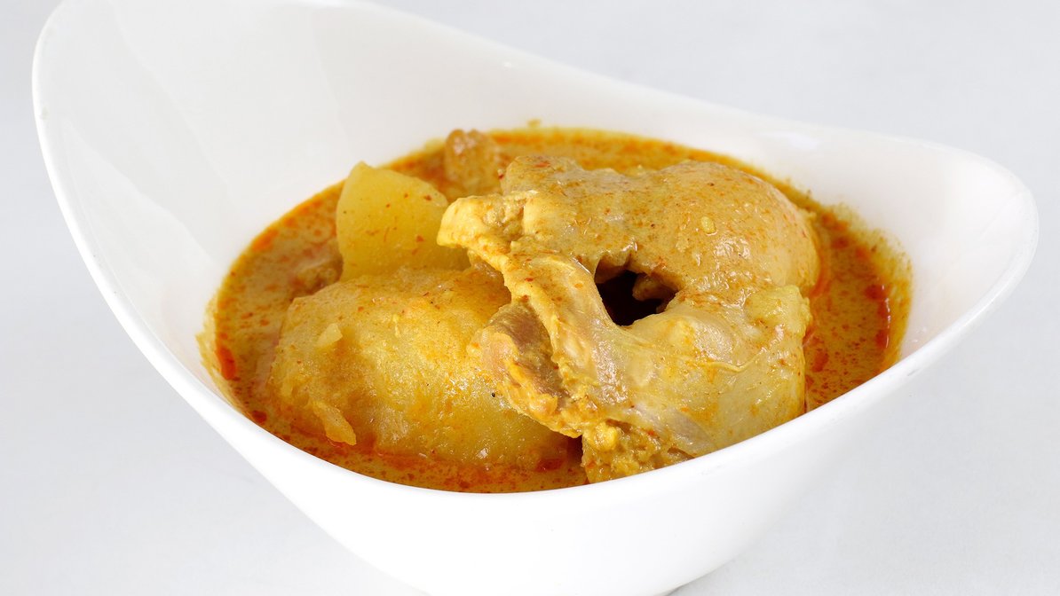 Order Yellow Curry with Chicken food online from Thai House Express On Castro store, San Francisco on bringmethat.com