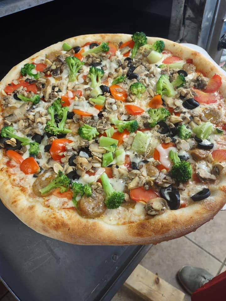 Order New York Style Deluxe Pizza - 12" food online from Scotto Pizza store, Hermitage on bringmethat.com