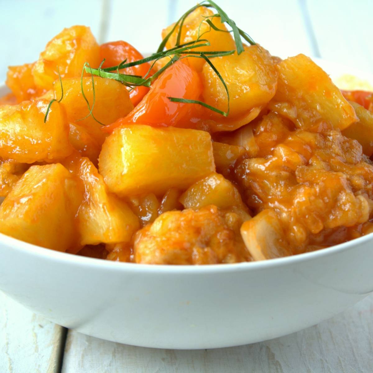 Order 112. Pineapple Chicken food online from Royal Buffet Sushi Grill store, Youngstown on bringmethat.com