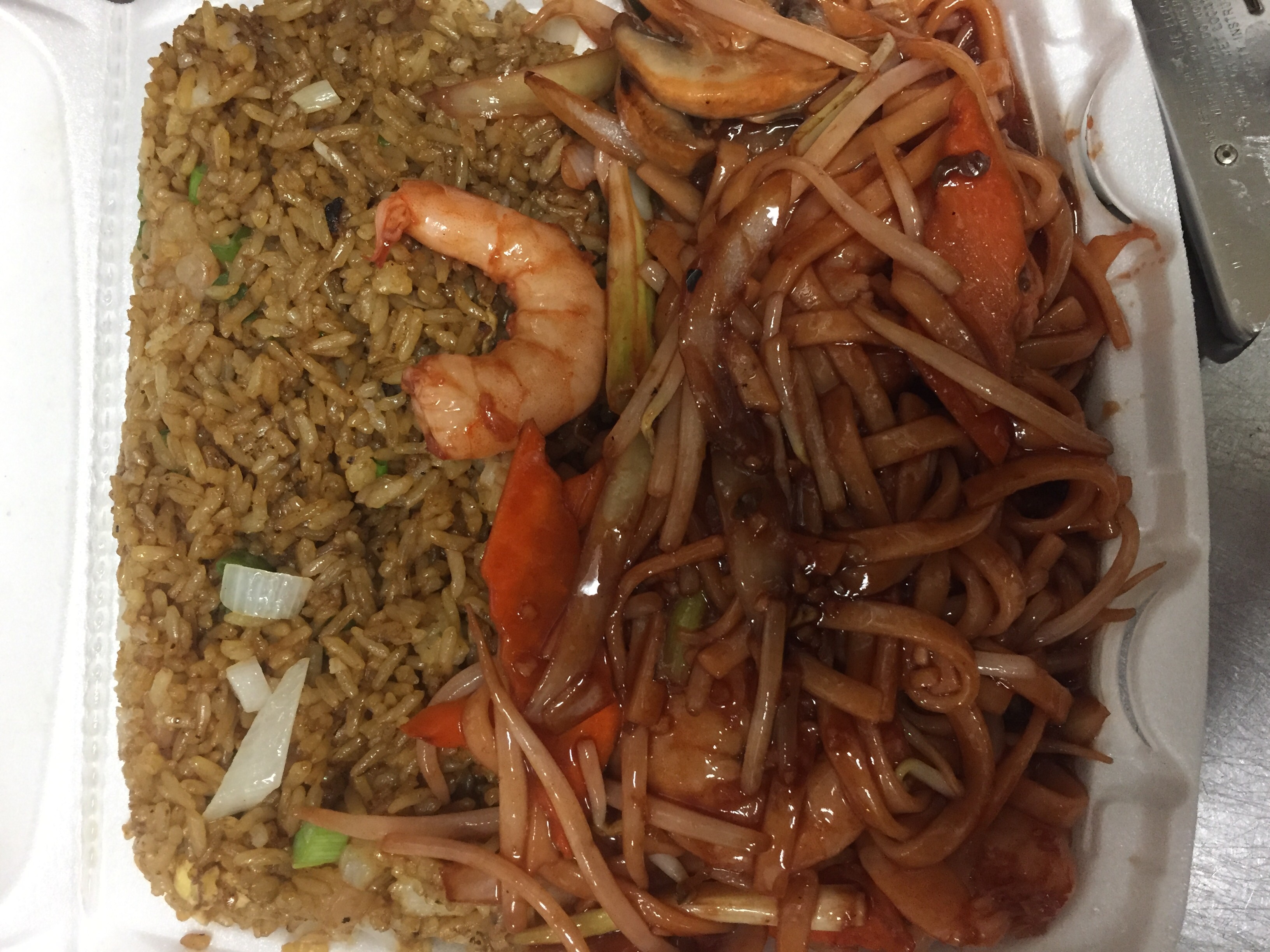 Order 154. Shrimp Lo Mein food online from See Thru Chinese Kitchen store, Chicago on bringmethat.com