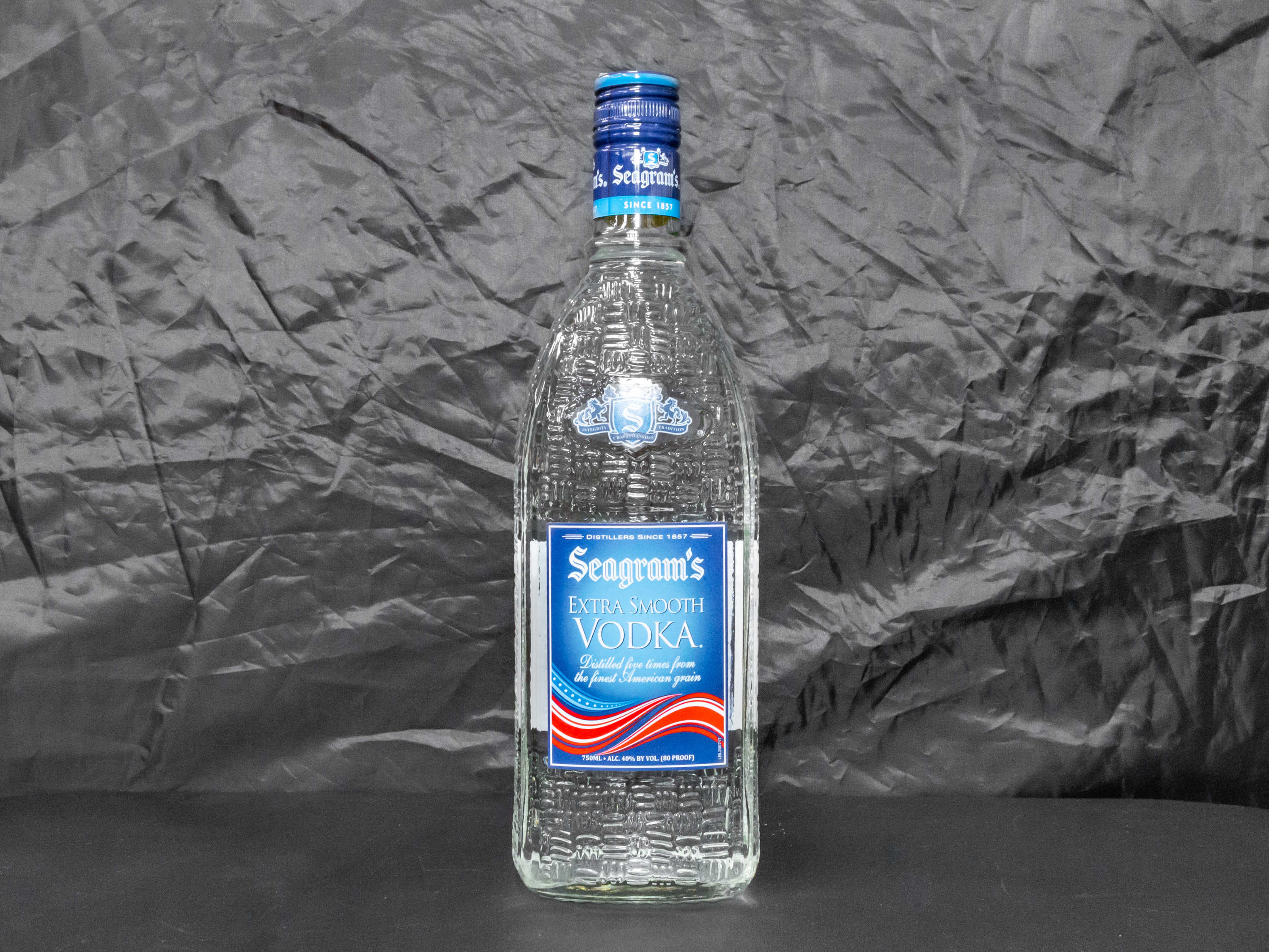 Order Seagram's Extra Dry, 750 ml. Gin 40.0% ABV food online from Logan Liquor store, Chicago on bringmethat.com
