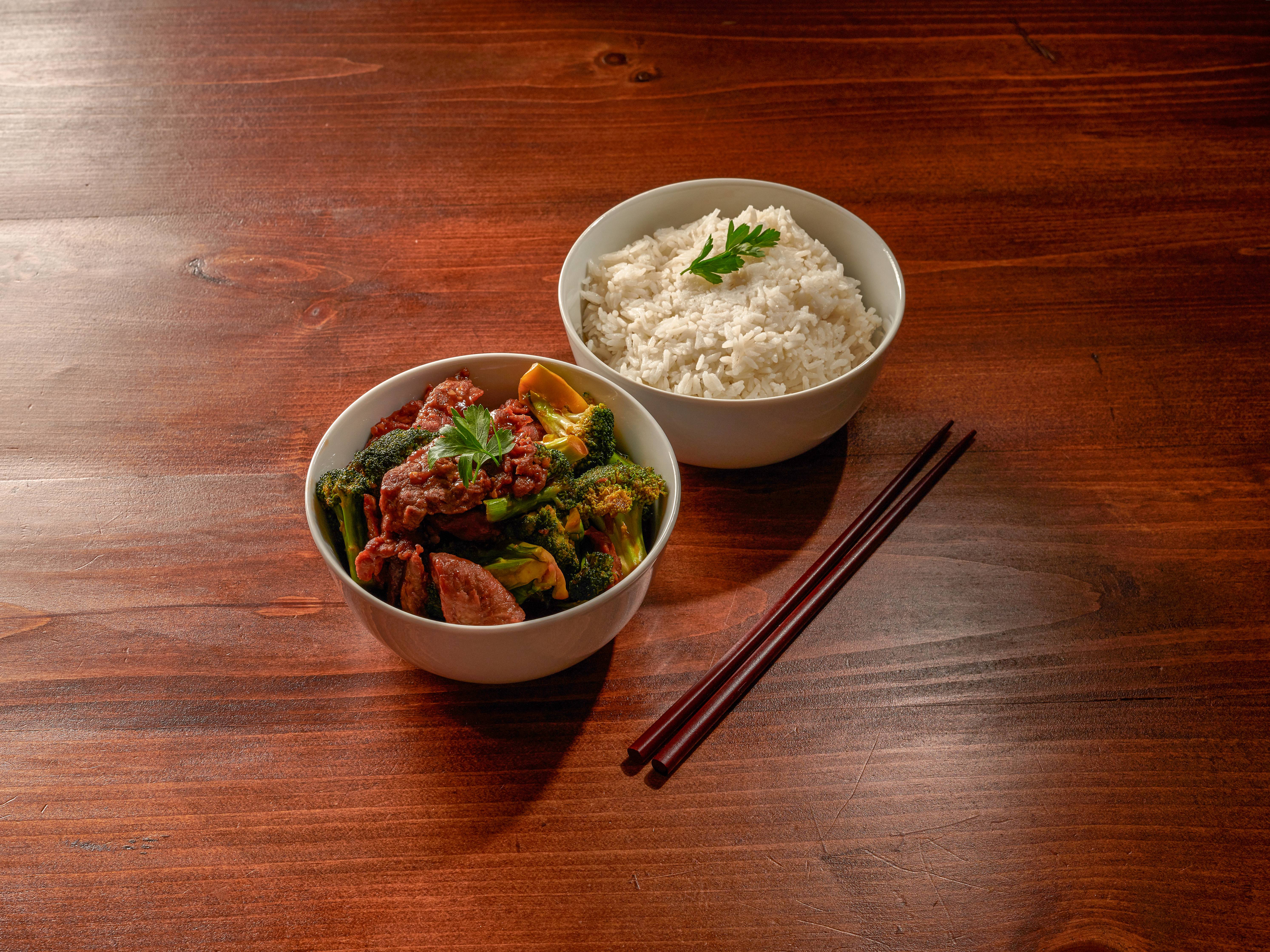 Order B01. Beef With Broccoli food online from Chopsticks store, Herndon on bringmethat.com