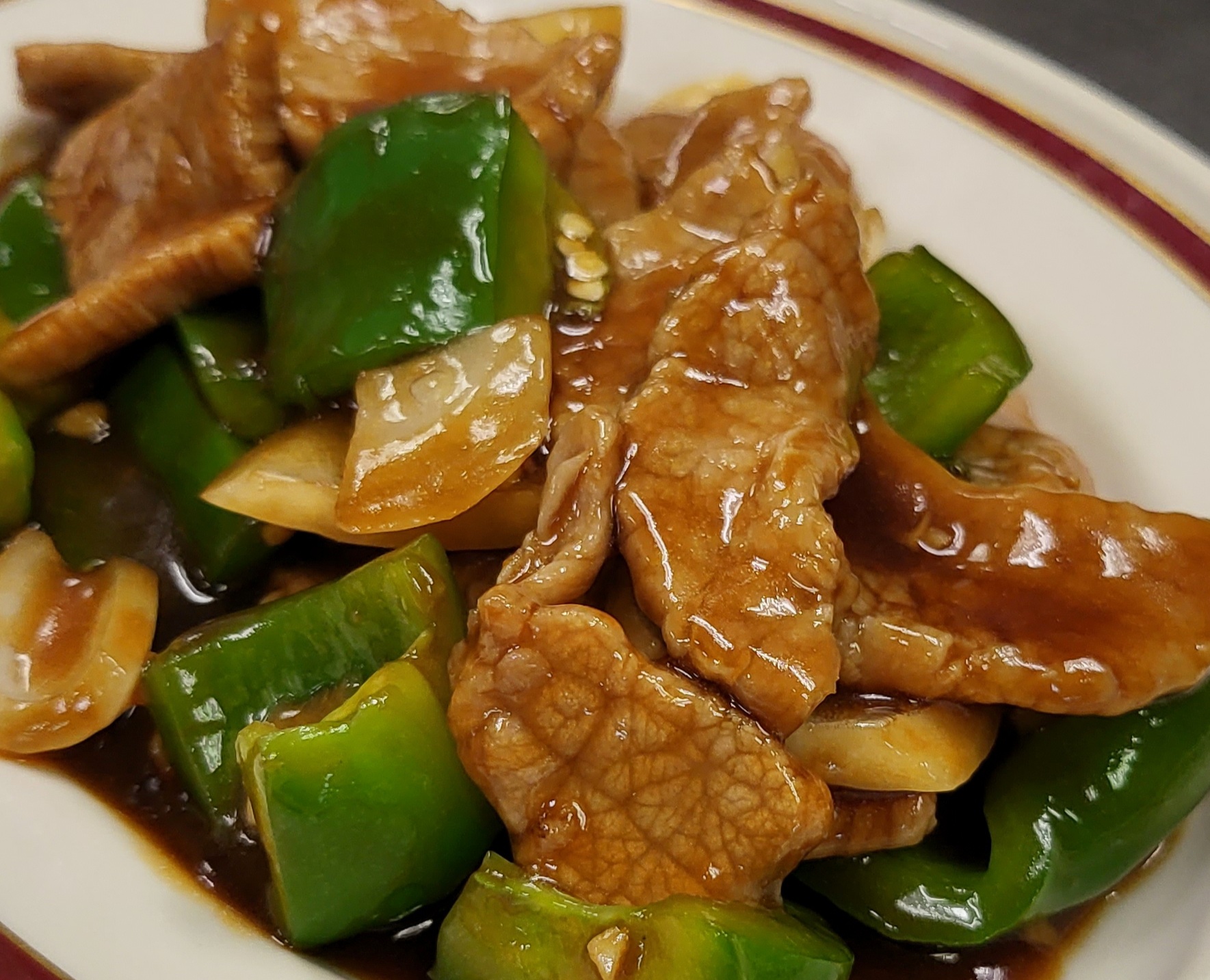 Order B04. Beef with Green Peppers food online from Dragon Palace Chinese Restaurant store, Davenport on bringmethat.com