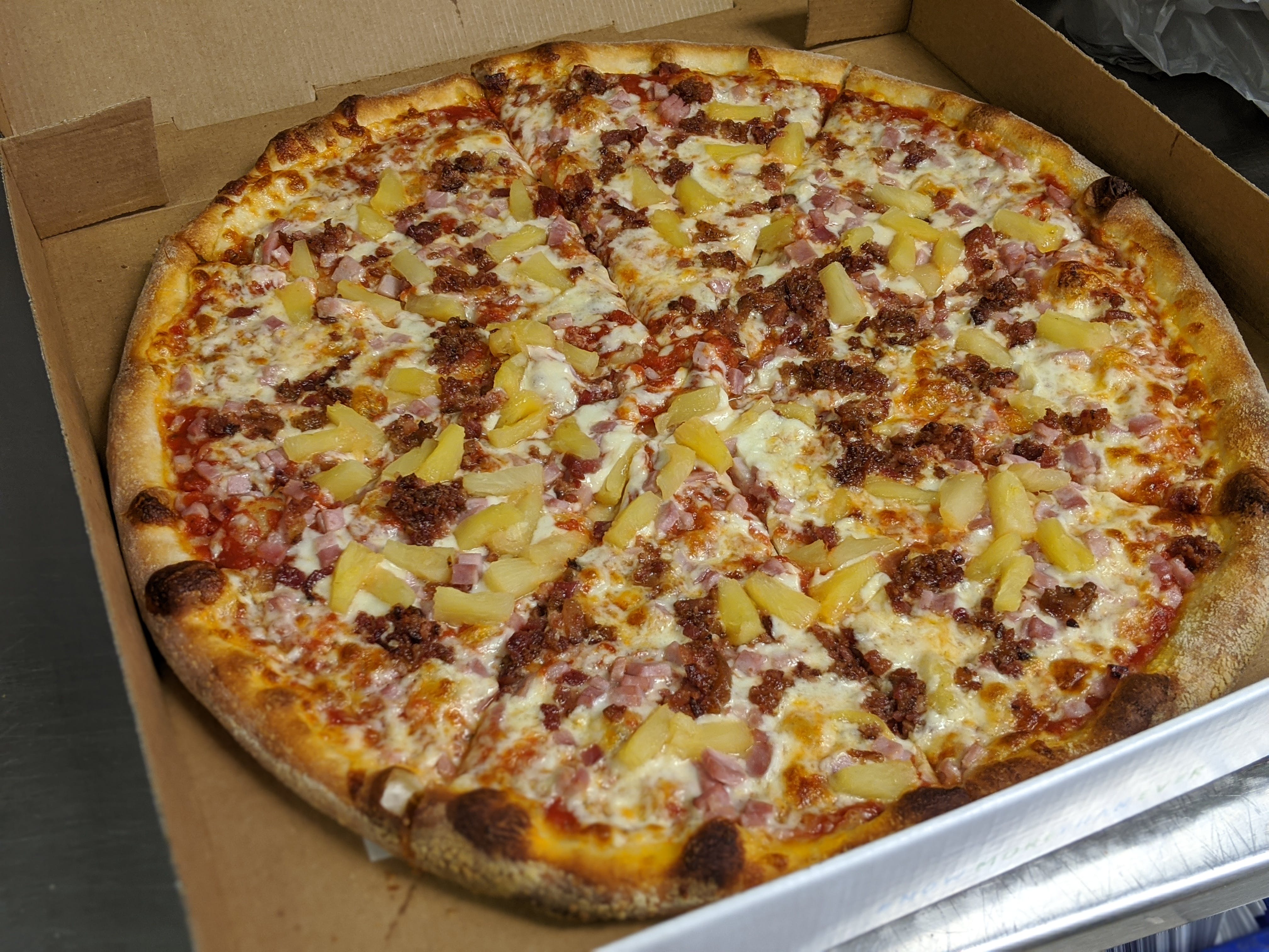 Order Ono Ono Aloha Pizza - Medium 14" food online from Lucino Pizza store, Las Vegas on bringmethat.com