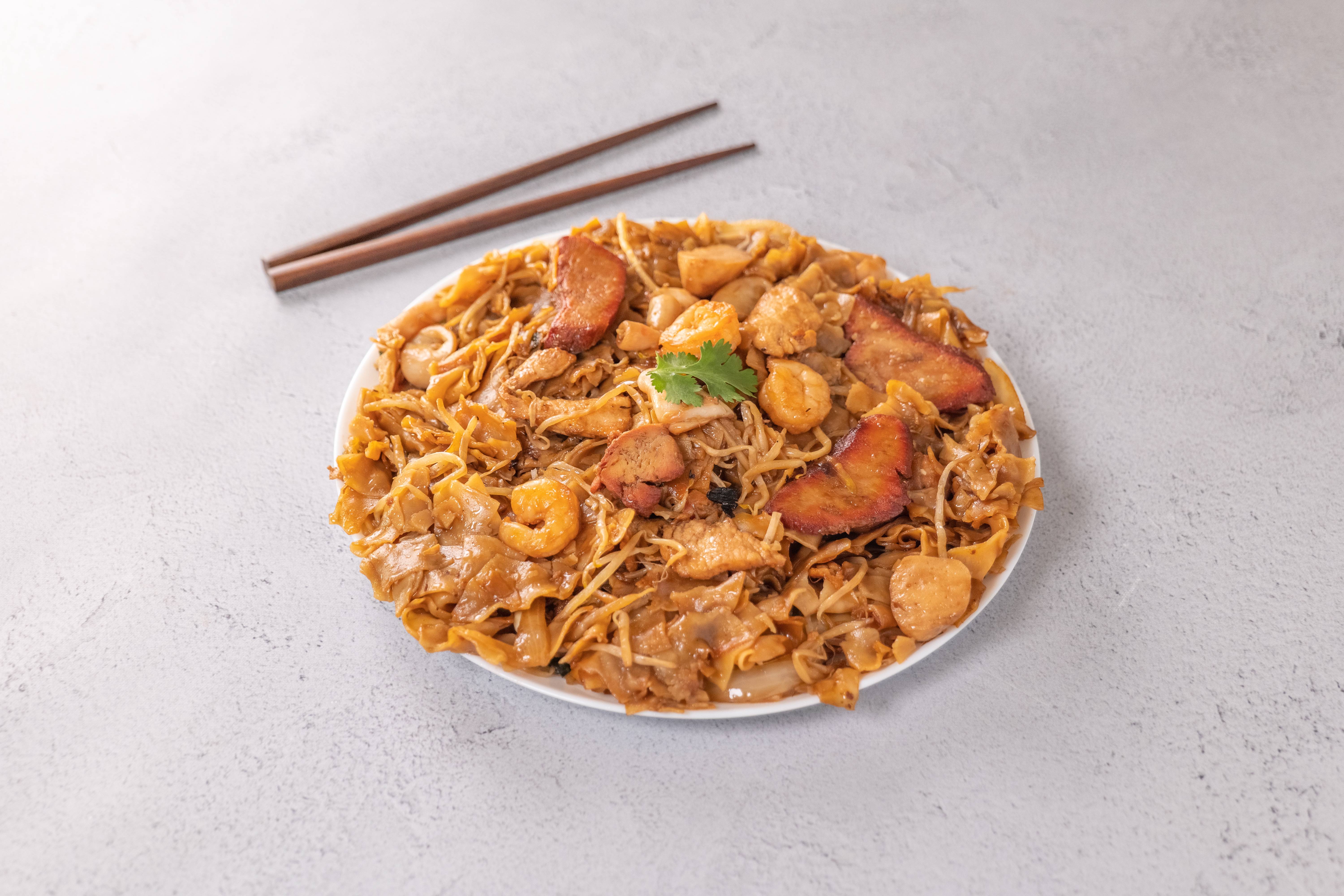 Order House Special Chow Fun food online from Gold Garden Seafood Restaurant store, Portland on bringmethat.com