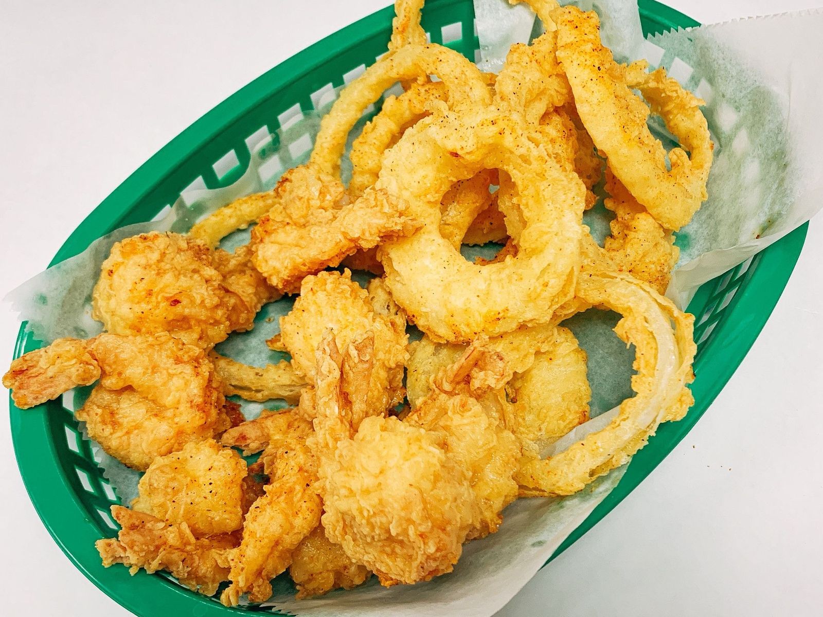Order F1. Fried Shrimp Basket (8) food online from Juicy Seafood store, Clarksville on bringmethat.com