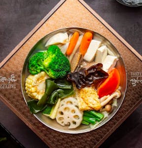 Order Healthy Veggie Hot Soup / 蔬菜豆腐锅 food online from Tasty Pot store, Beaverton on bringmethat.com